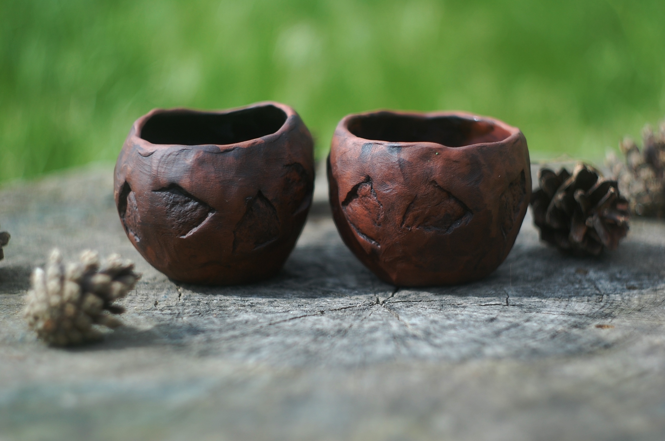 Pottery mug set for 3 or 4 mugs "Stones" and large plate