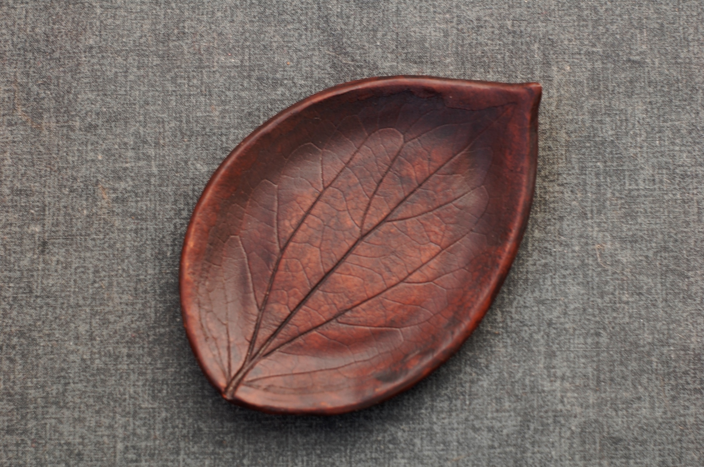 Handmade saucer in the shape of a Jasmine leaf