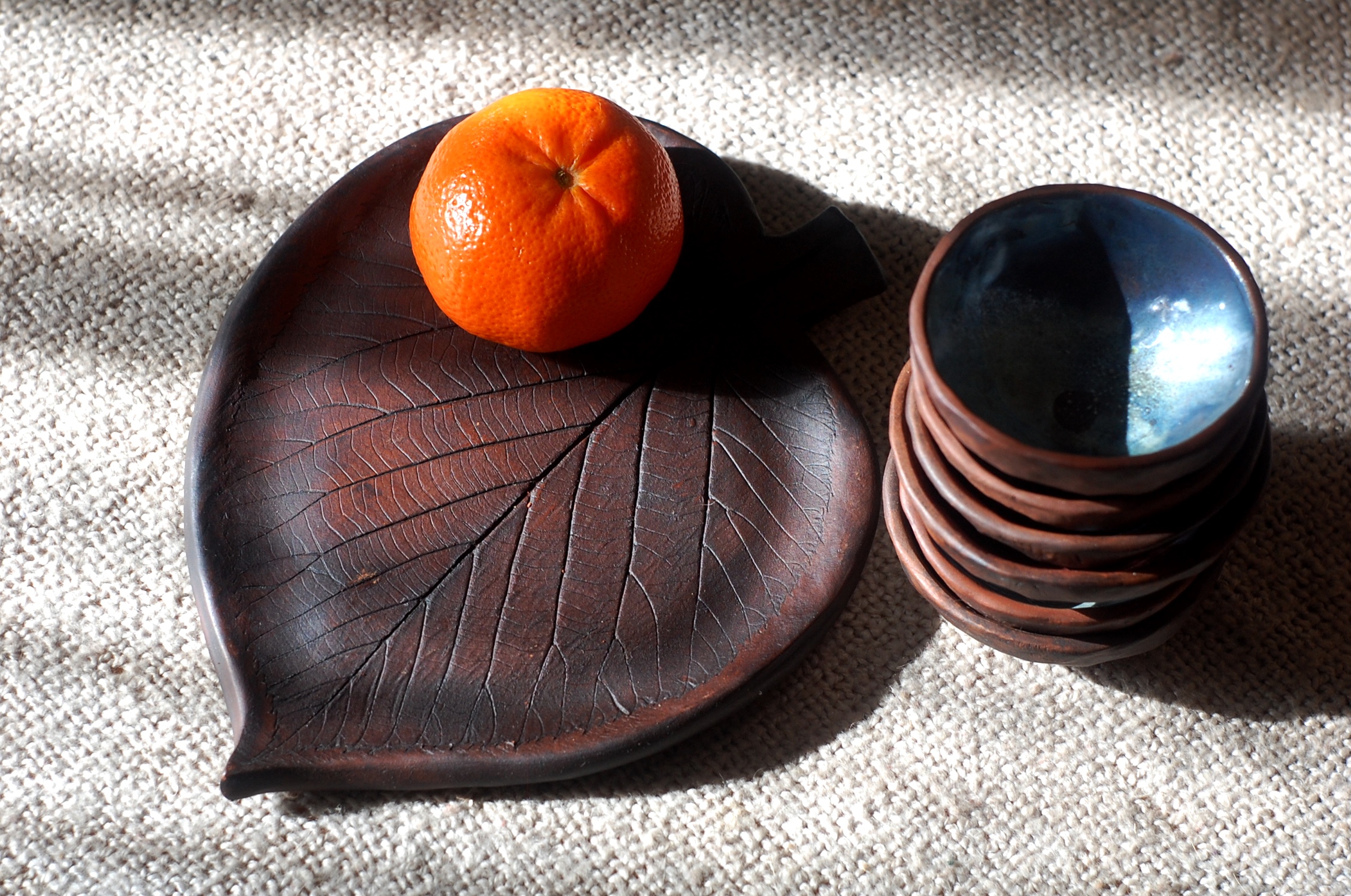 Walnut leaf pottery clay plate