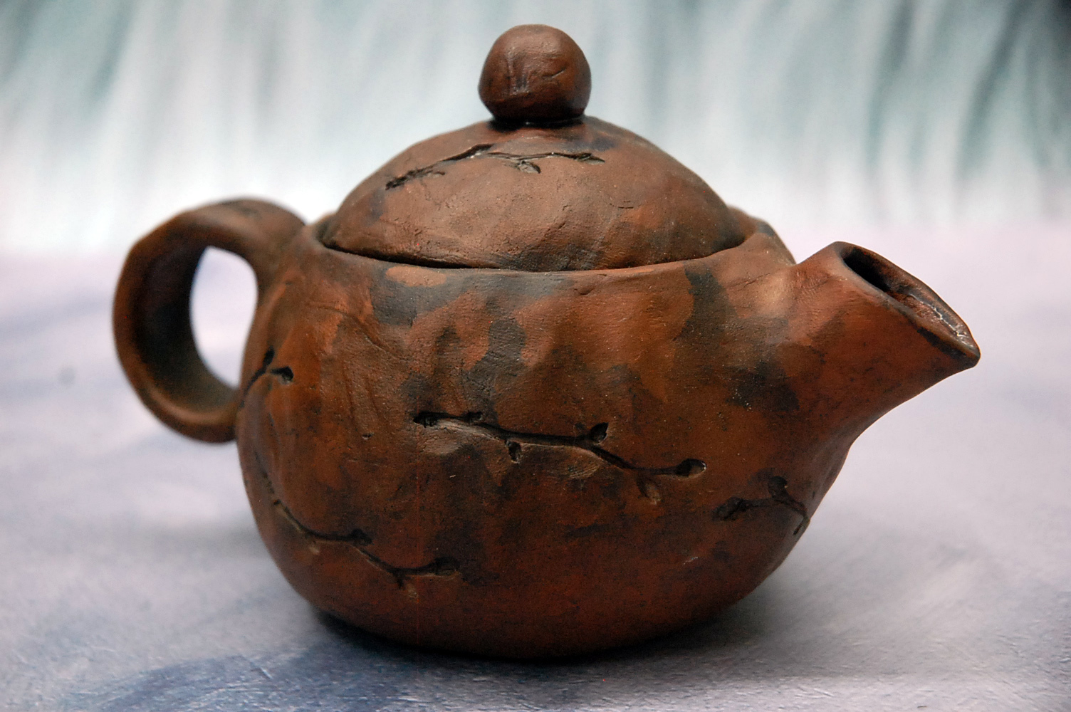 Pottery tea brewing pot